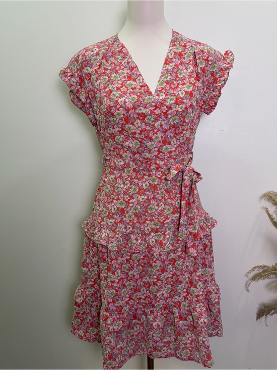Monteau Dresses & Skirts - Monteau Los Angeles Red Floral V Neck Surplice Dress Size Small
